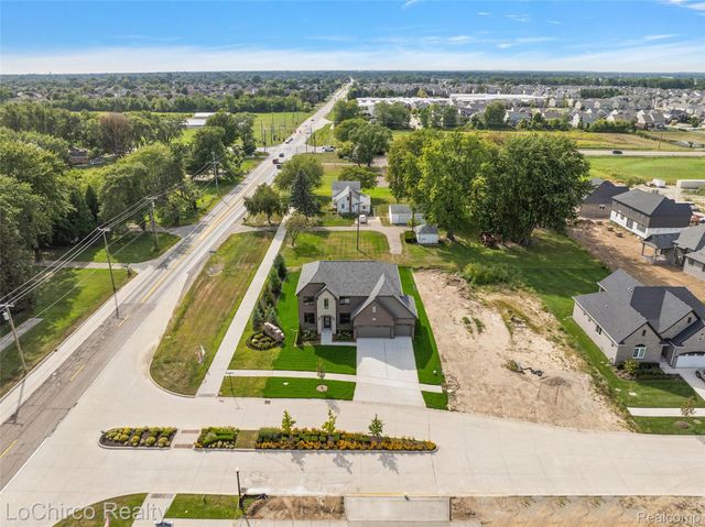 49001 Wingfield Drive, Macomb Township, MI 48044
