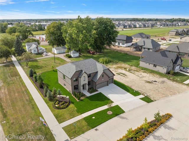 49001 Wingfield Drive, Macomb Township, MI 48044