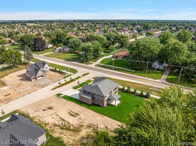 49001 Wingfield Drive, Macomb Township, MI 48044