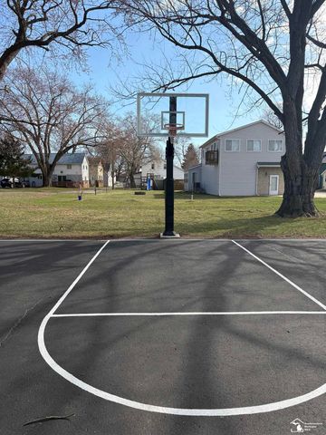 4341 S 8th Street, Luna Pier, MI 48157