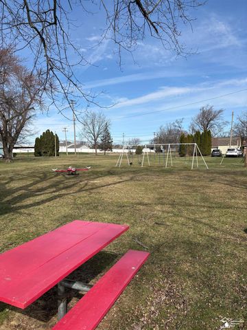 4341 S 8th Street, Luna Pier, MI 48157