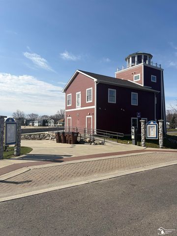 4341 S 8th Street, Luna Pier, MI 48157