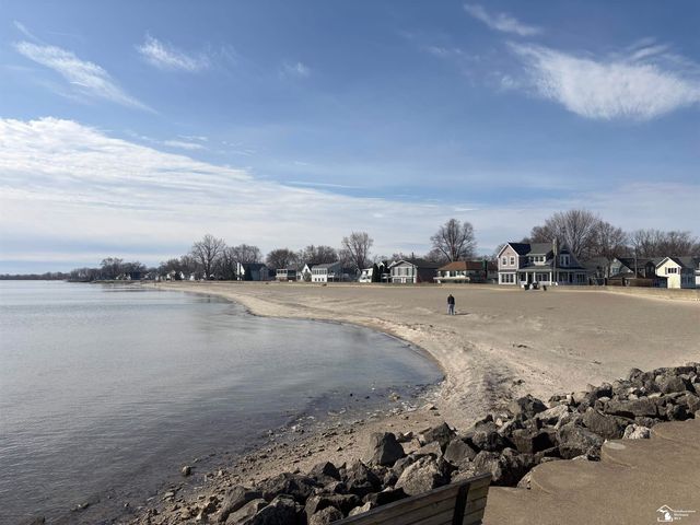 4341 S 8th Street, Luna Pier, MI 48157