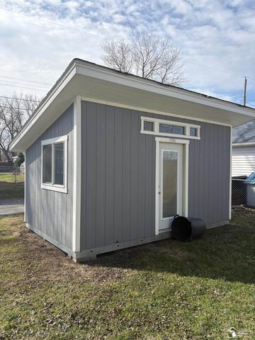 4341 S 8th Street, Luna Pier, MI 48157