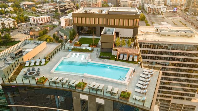 1212 Demonbreun St Apt 1710, Nashville, TN 37203