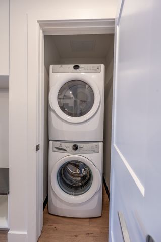 1212 Demonbreun St Apt 1710, Nashville, TN 37203