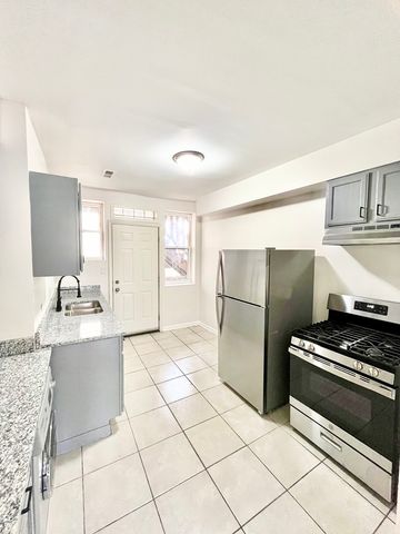 3918 W Augusta Boulevard 1, Chicago, IL 60651