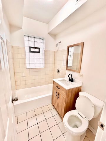 3918 W Augusta Boulevard 1, Chicago, IL 60651