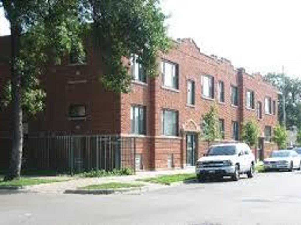 3918 W Augusta Boulevard 1, Chicago, IL 60651
