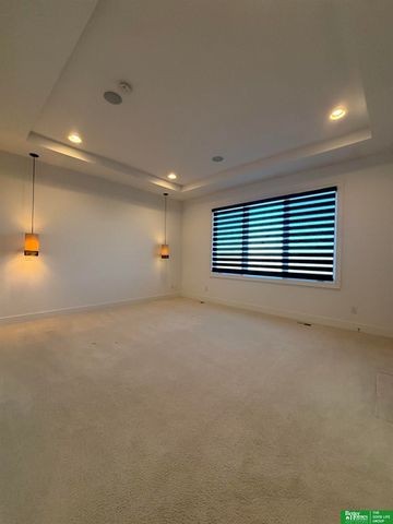 5811 N 159th Street, Omaha, NE 68116