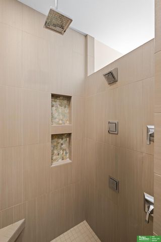 5811 N 159th Street, Omaha, NE 68116