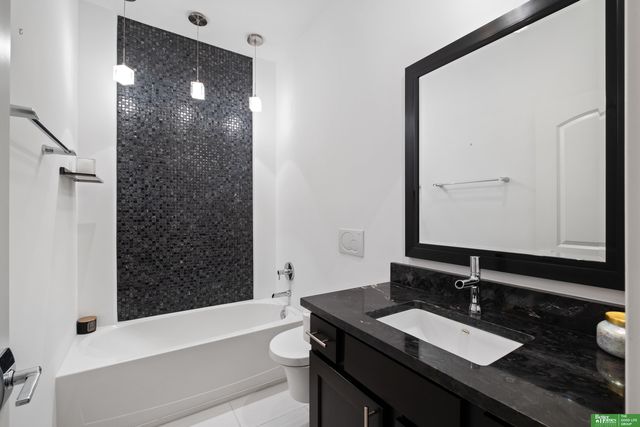 5811 N 159th Street, Omaha, NE 68116