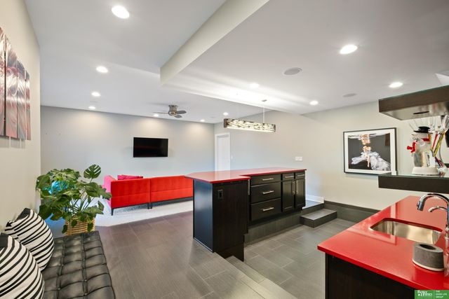 5811 N 159th Street, Omaha, NE 68116