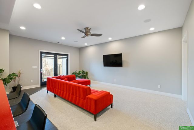 5811 N 159th Street, Omaha, NE 68116