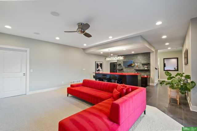 5811 N 159th Street, Omaha, NE 68116