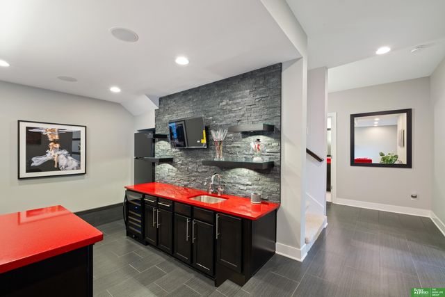 5811 N 159th Street, Omaha, NE 68116