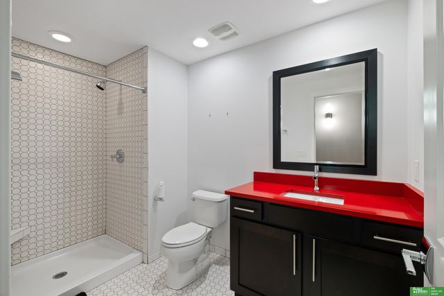 5811 N 159th Street, Omaha, NE 68116