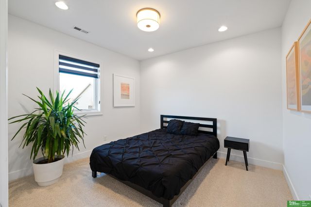 5811 N 159th Street, Omaha, NE 68116