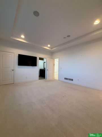 5811 N 159th Street, Omaha, NE 68116