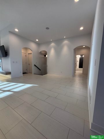 5811 N 159th Street, Omaha, NE 68116