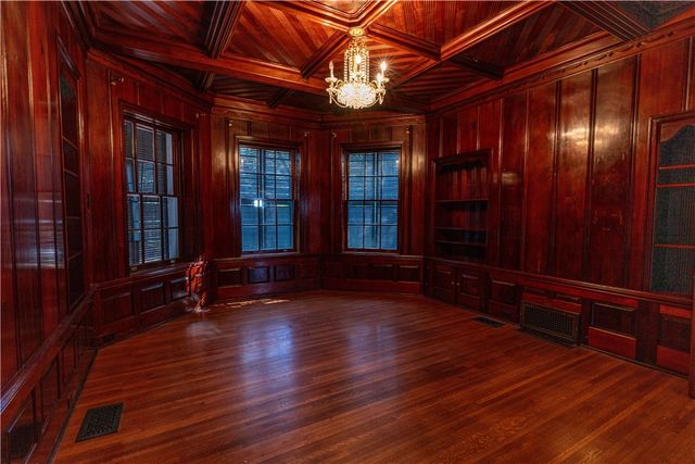 1717 Ocean Dr, Corpus Christi, TX 78404