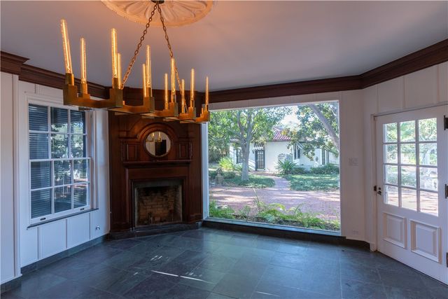 1717 Ocean Dr, Corpus Christi, TX 78404