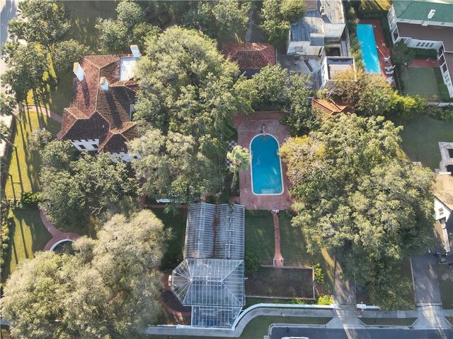 1717 Ocean Dr, Corpus Christi, TX 78404