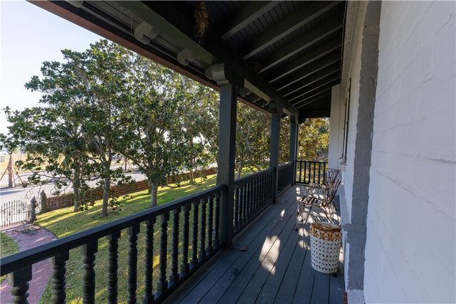 1717 Ocean Dr, Corpus Christi, TX 78404