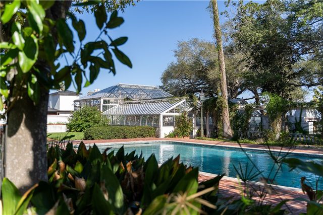 1717 Ocean Dr, Corpus Christi, TX 78404