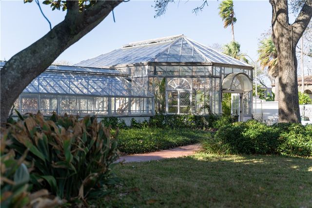 1717 Ocean Dr, Corpus Christi, TX 78404