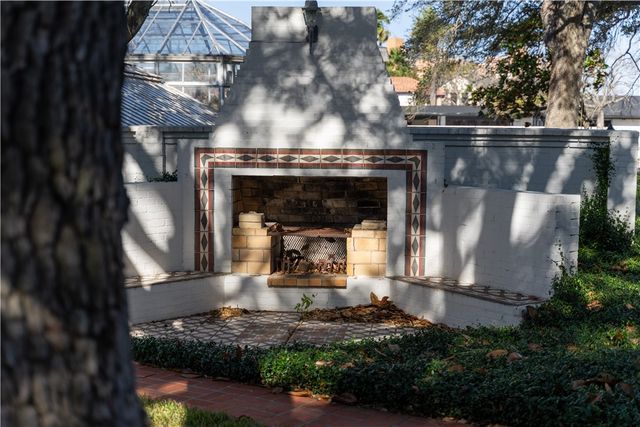 1717 Ocean Dr, Corpus Christi, TX 78404