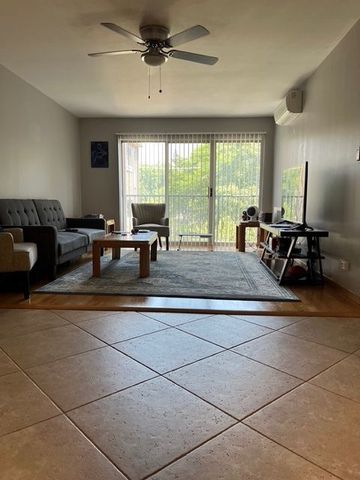 5202 Washington Street 206, Downers Grove, IL 60515