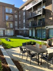 5202 Washington Street 206, Downers Grove, IL 60515