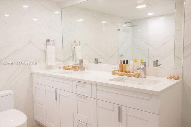 3250 N Palm Aire Dr 202, Pompano Beach, FL 33069