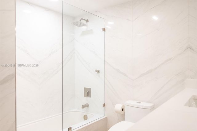 3250 N Palm Aire Dr 202, Pompano Beach, FL 33069