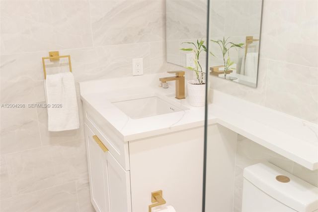 3250 N Palm Aire Dr 202, Pompano Beach, FL 33069