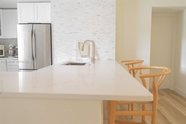 3250 N Palm Aire Dr 202, Pompano Beach, FL 33069