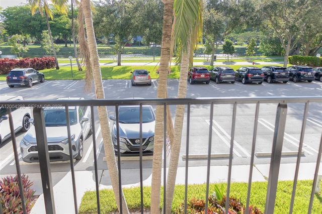 3250 N Palm Aire Dr 202, Pompano Beach, FL 33069