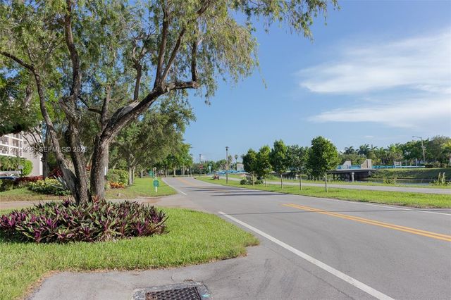 3250 N Palm Aire Dr 202, Pompano Beach, FL 33069