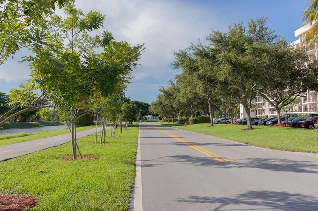 3250 N Palm Aire Dr 202, Pompano Beach, FL 33069