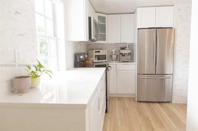 3250 N Palm Aire Dr 202, Pompano Beach, FL 33069