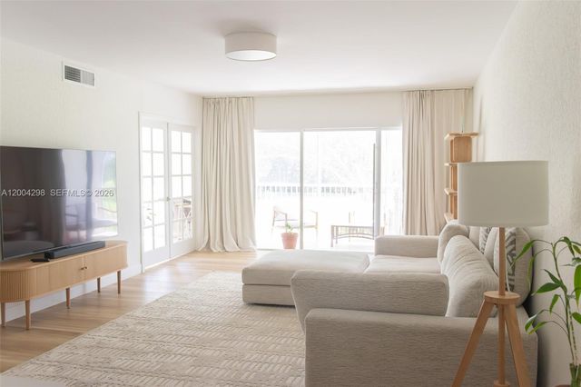 3250 N Palm Aire Dr 202, Pompano Beach, FL 33069