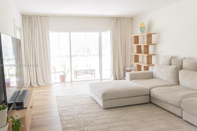 3250 N Palm Aire Dr 202, Pompano Beach, FL 33069