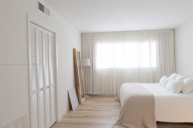 3250 N Palm Aire Dr 202, Pompano Beach, FL 33069