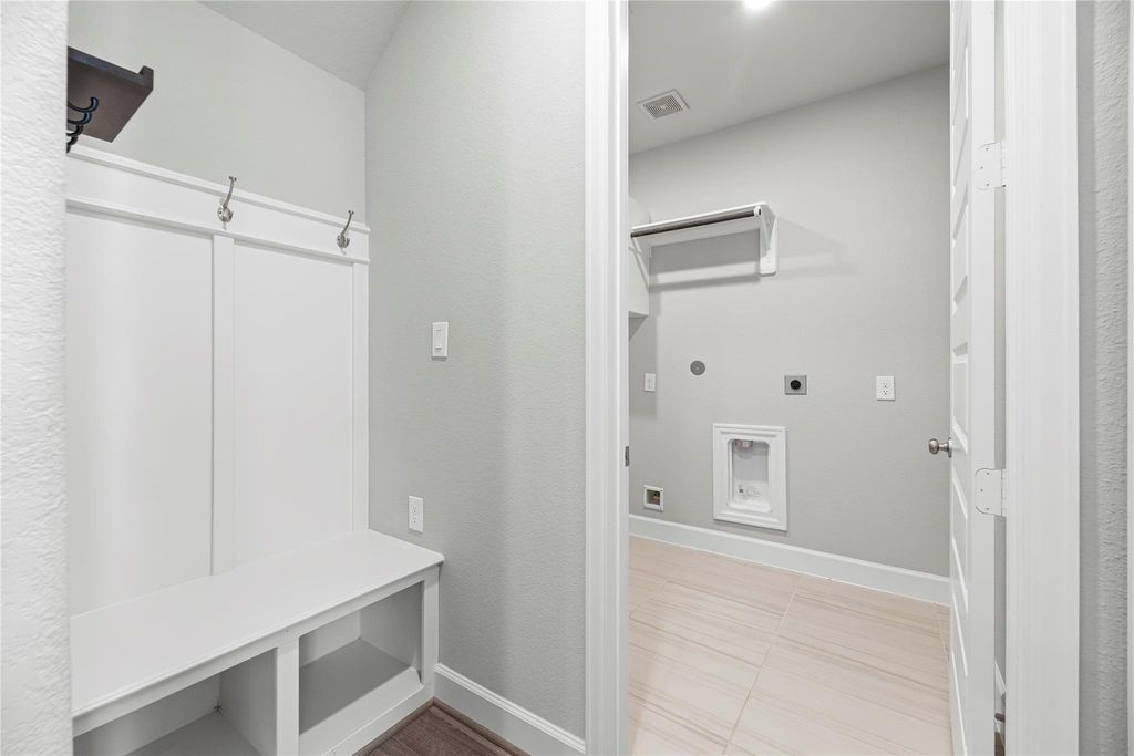 Image 10 of property listing at 9511 Shaded Tree Drive, Missouri City, TX 77459