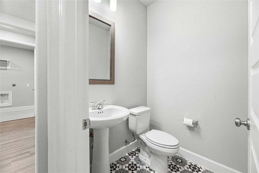 Image 11 of property listing at 9511 Shaded Tree Drive, Missouri City, TX 77459