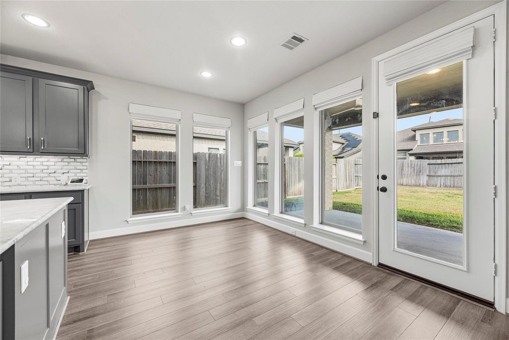 Image 18 of property listing at 9511 Shaded Tree Drive, Missouri City, TX 77459