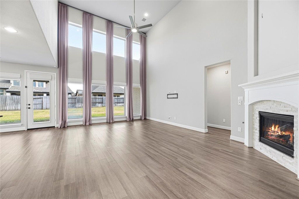 Image 3 of property listing at 9511 Shaded Tree Drive, Missouri City, TX 77459