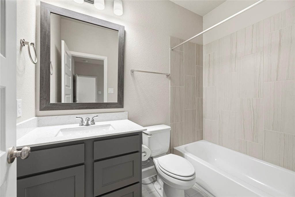 Image 37 of property listing at 9511 Shaded Tree Drive, Missouri City, TX 77459