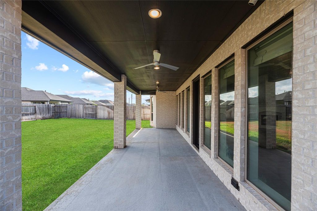 Image 38 of property listing at 9511 Shaded Tree Drive, Missouri City, TX 77459